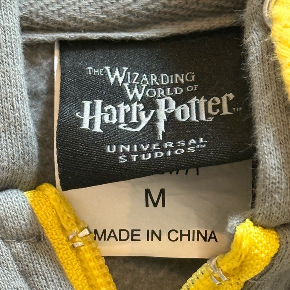 Universal Studios The Wizarding World of Harry Potter Hufflepuff Zip Up Jacket - Picture 5 of 9